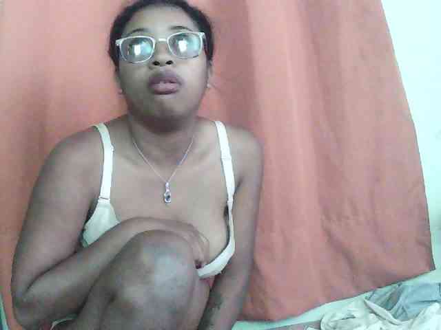 TriciaBella webcam