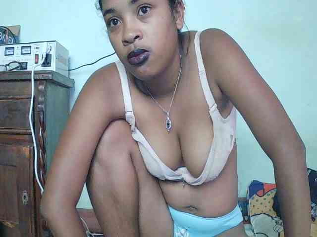 TriciaBella webcam
