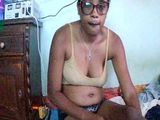 TriciaBella webcam