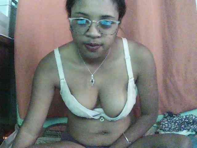 TriciaBella webcam