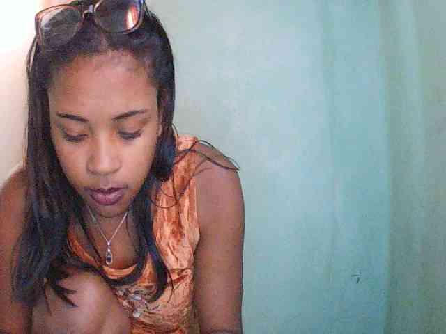 TriciaBella webcam