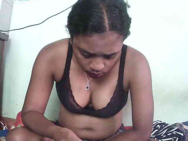 TriciaBella webcam