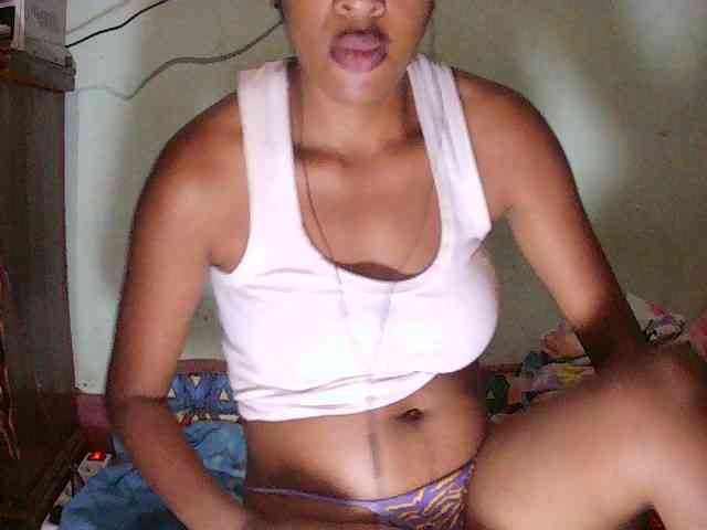 TriciaBella webcam