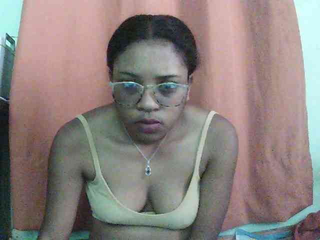 TriciaBella webcam