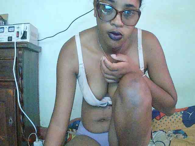 TriciaBella webcam