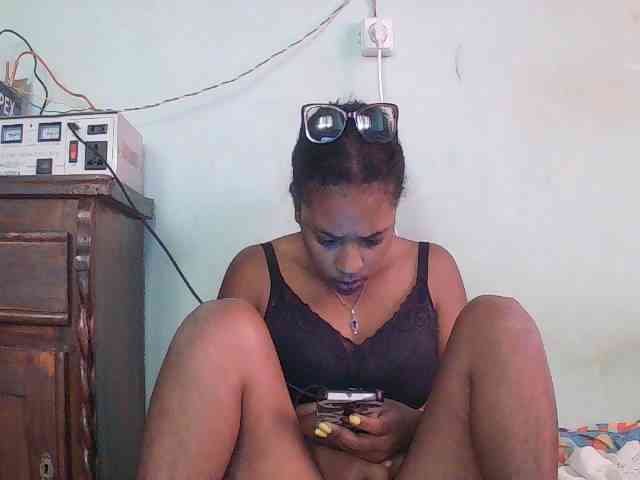 TriciaBella webcam