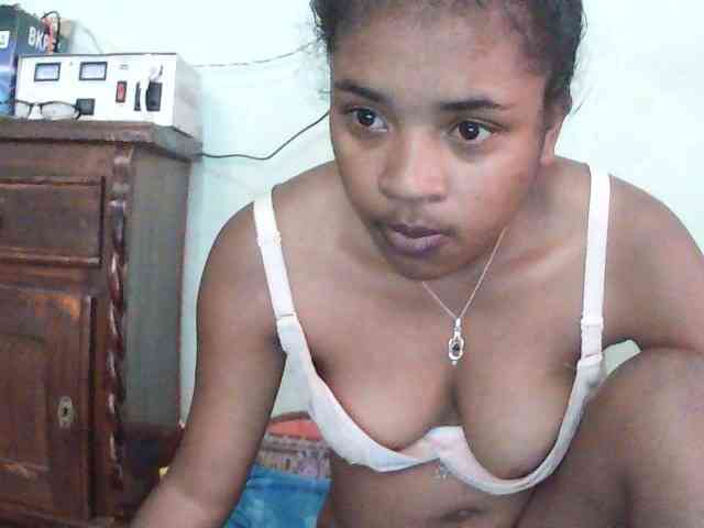 TriciaBella webcam