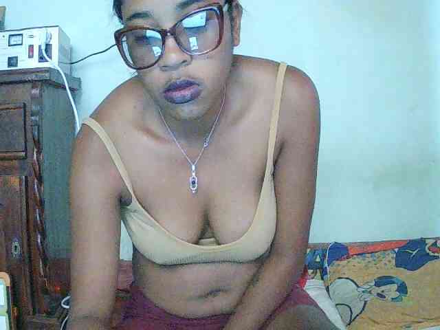 TriciaBella webcam