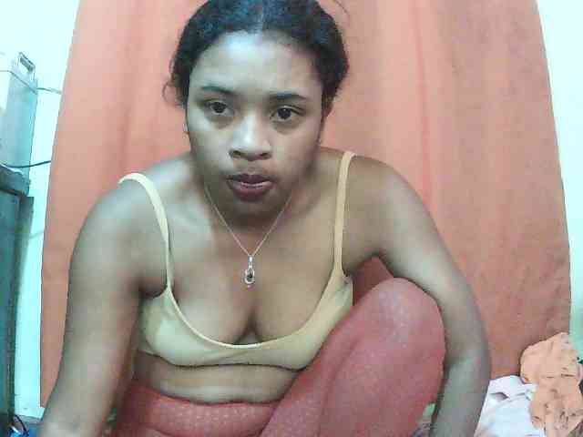 TriciaBella webcam