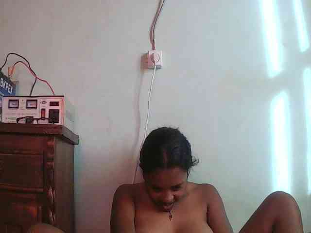 TriciaBella webcam