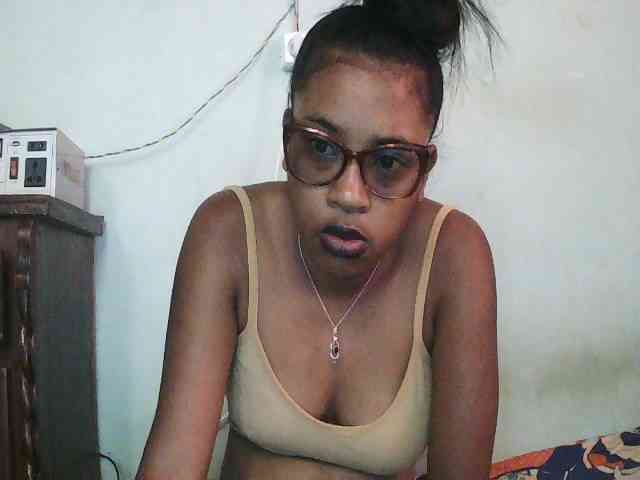 TriciaBella webcam