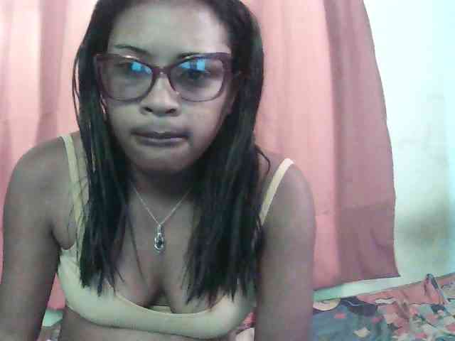 TriciaBella webcam
