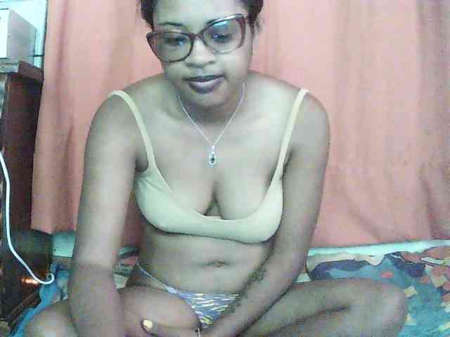 TriciaBella webcam