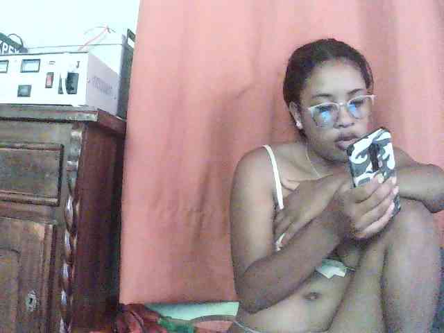 TriciaBella webcam