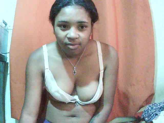 TriciaBella webcam