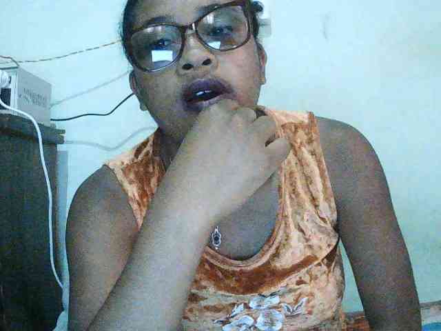 TriciaBella webcam