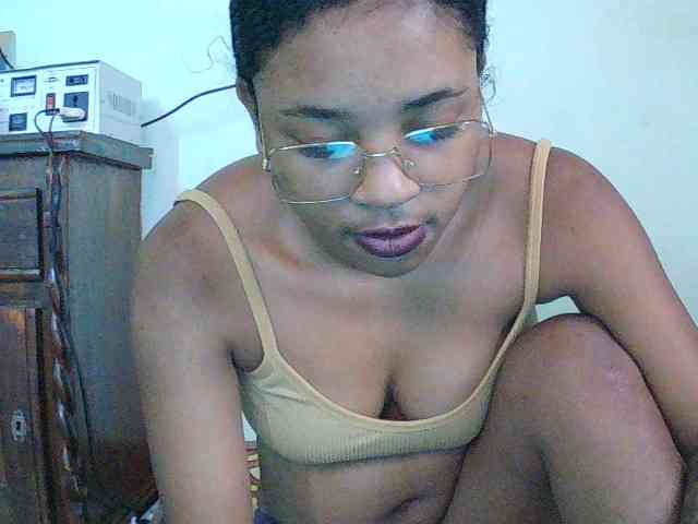 TriciaBella webcam