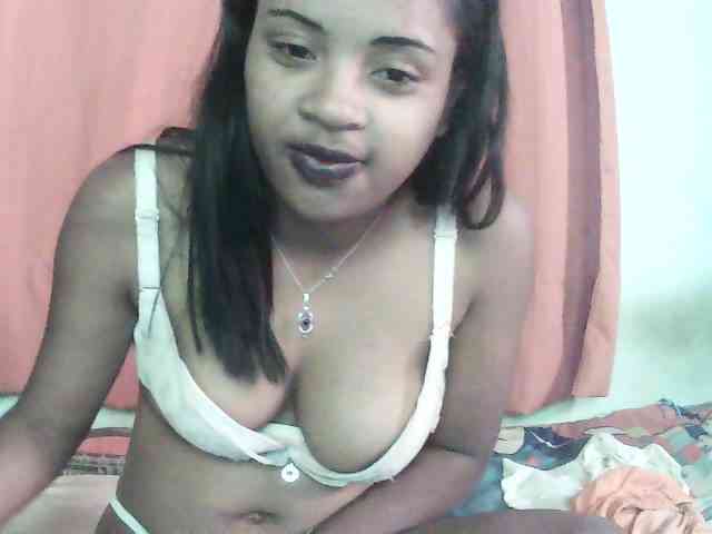 TriciaBella webcam