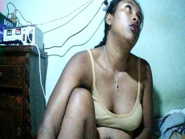 TriciaBella webcam
