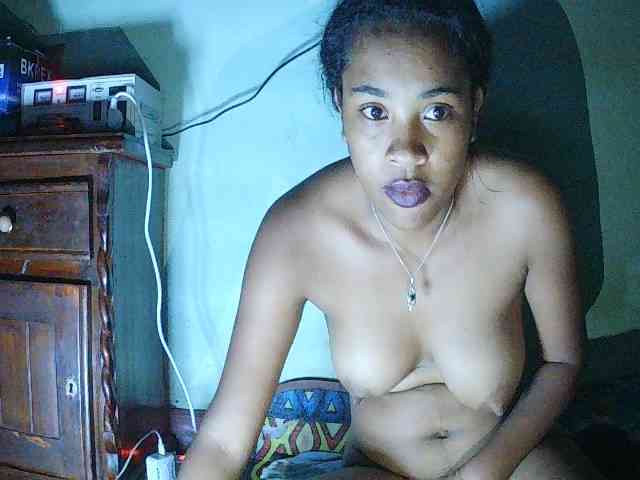 TriciaBella webcam