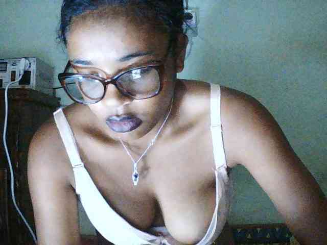 TriciaBella webcam