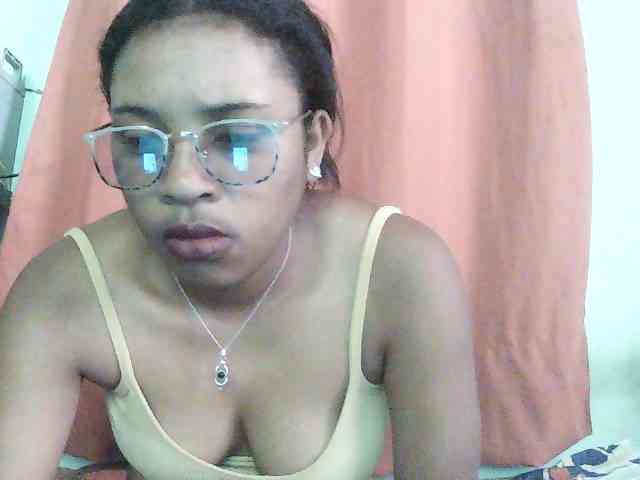 TriciaBella webcam