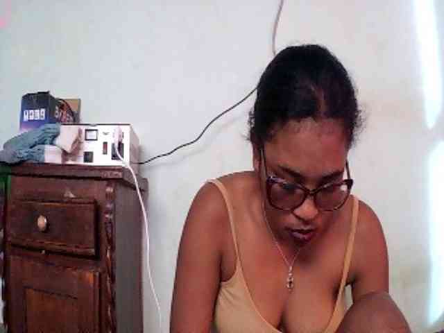 TriciaBella webcam