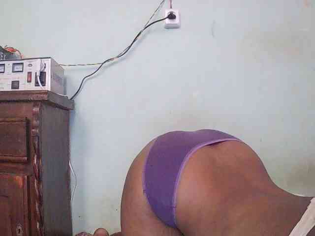 TriciaBella webcam