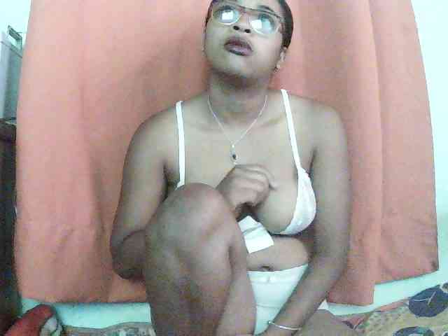 TriciaBella webcam