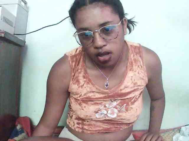 TriciaBella webcam