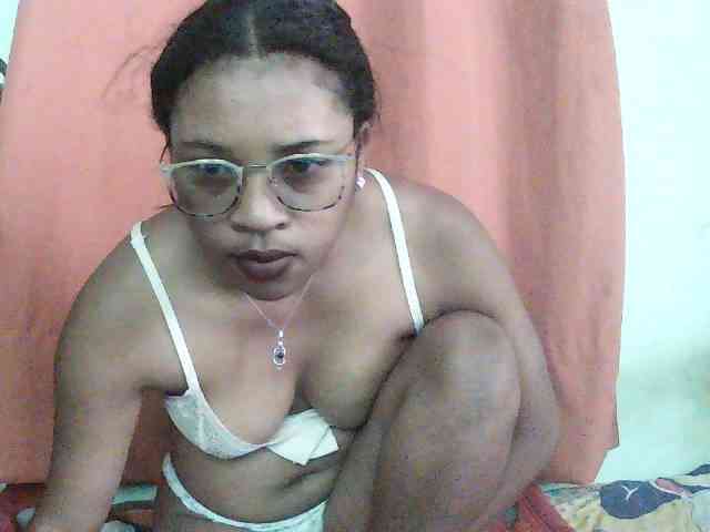 TriciaBella webcam