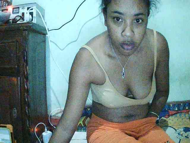 TriciaBella webcam