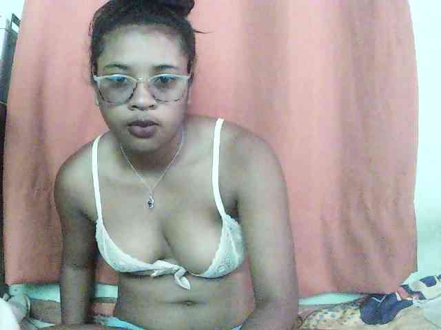TriciaBella webcam