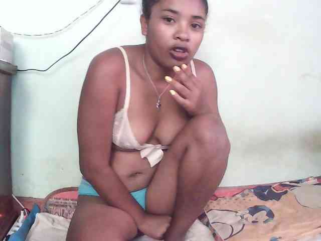 TriciaBella webcam