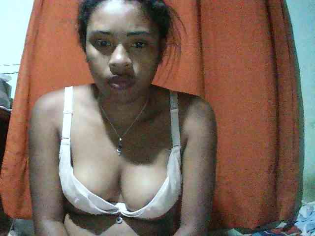 TriciaBella webcam