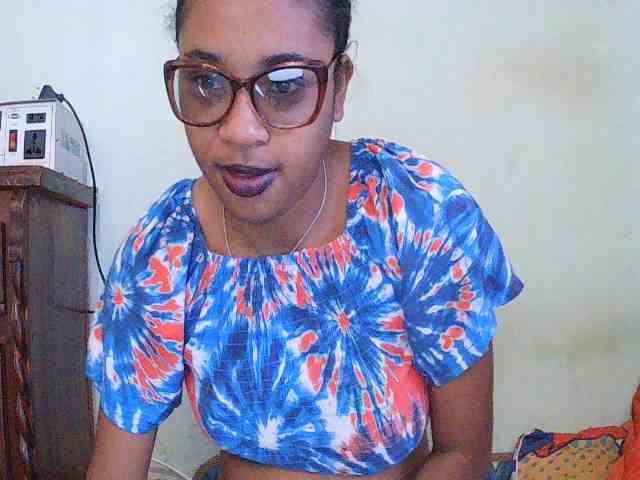 TriciaBella webcam