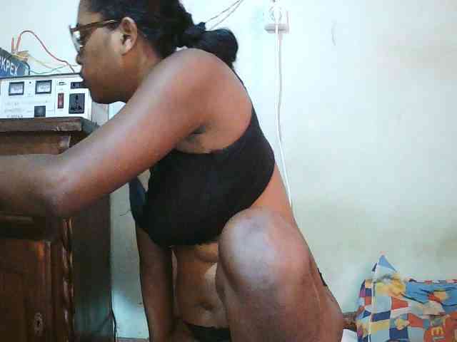 TriciaBella webcam