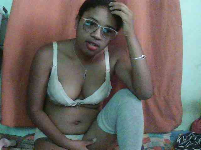 TriciaBella webcam