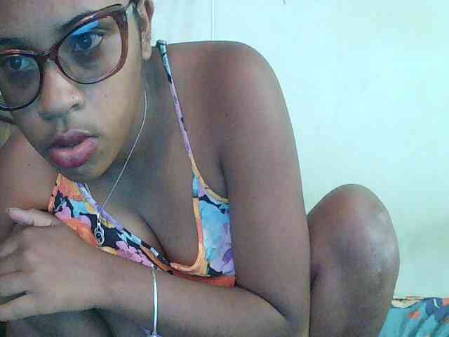 TriciaBella webcam