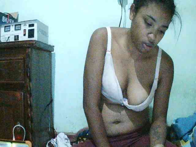 TriciaBella webcam