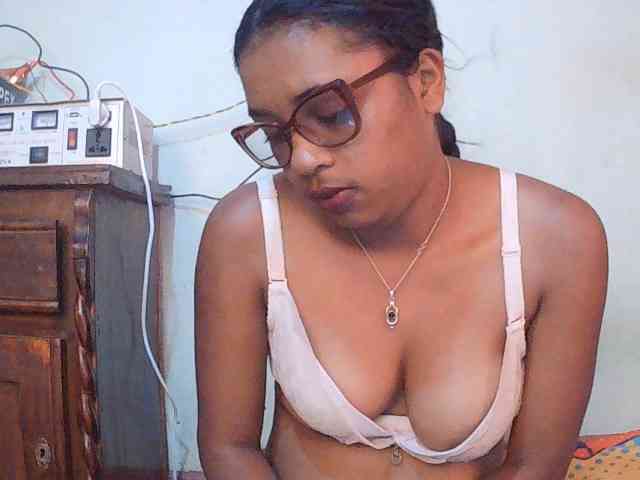 TriciaBella webcam