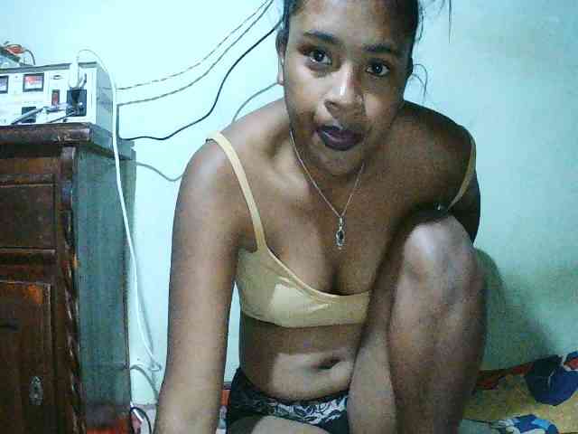 TriciaBella webcam