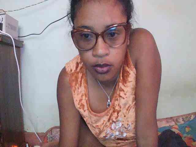 TriciaBella webcam