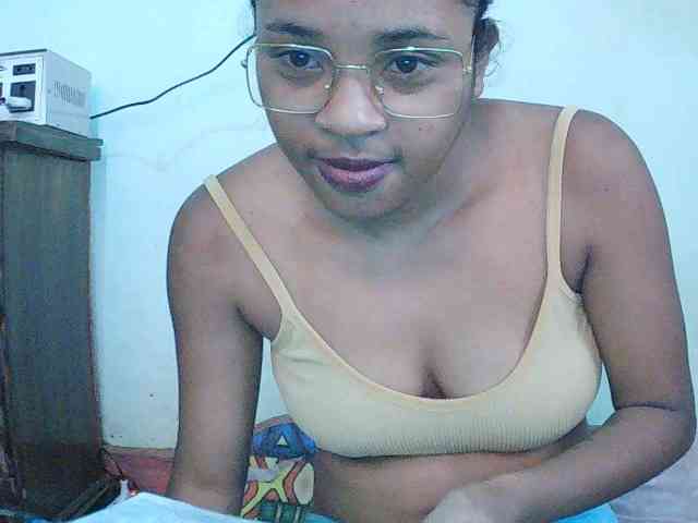 TriciaBella webcam