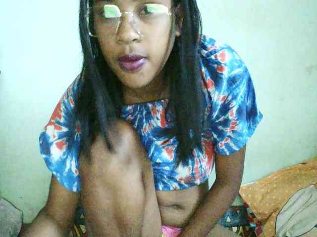 TriciaBella webcam
