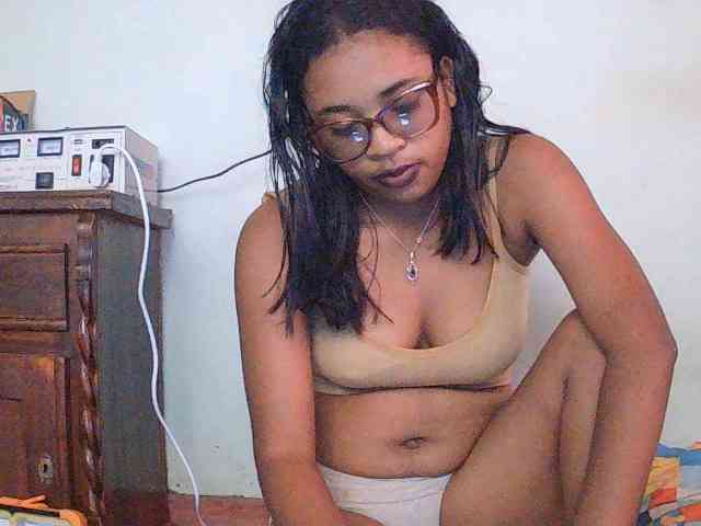 TriciaBella webcam