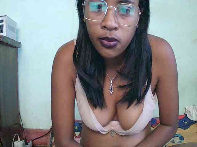 TriciaBella webcam