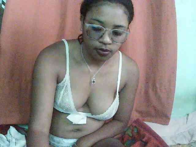 TriciaBella webcam
