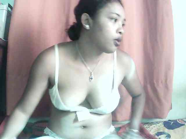 TriciaBella webcam