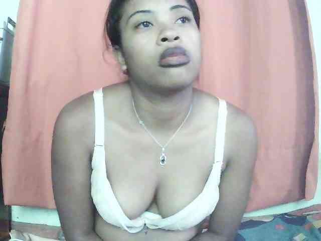 TriciaBella webcam